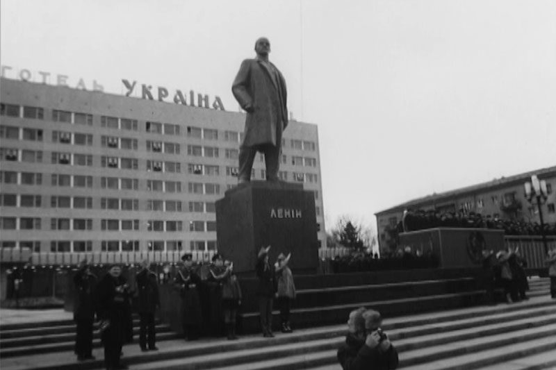 Першотравнева маніфестація та відкриття пам'ятника Лєніну (1975 р.) (ВІДЕО)