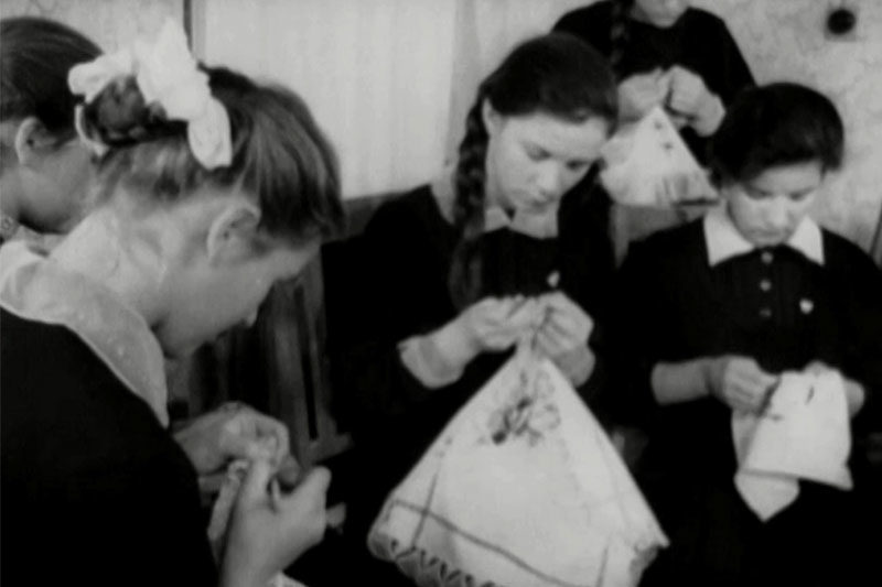 Перший сніг в дитсадку та шкільне дозвілля (1961) (ВІДЕО)