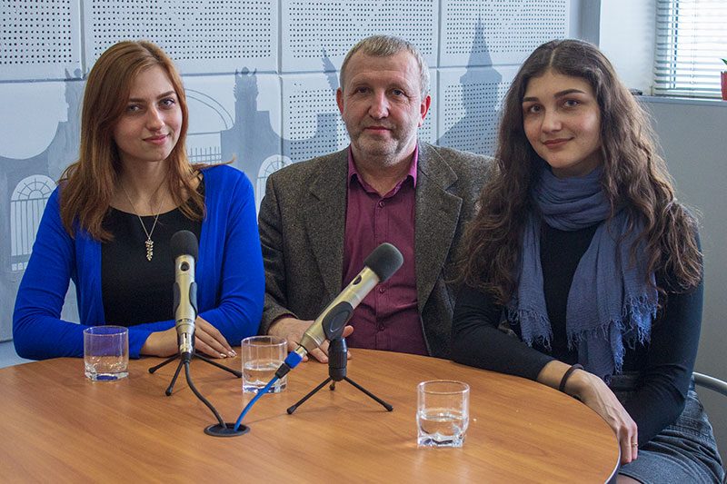 Андрій Білас. Оксана Семенченко та Тетяна Беженар. Мода на французьку (АУДІО)