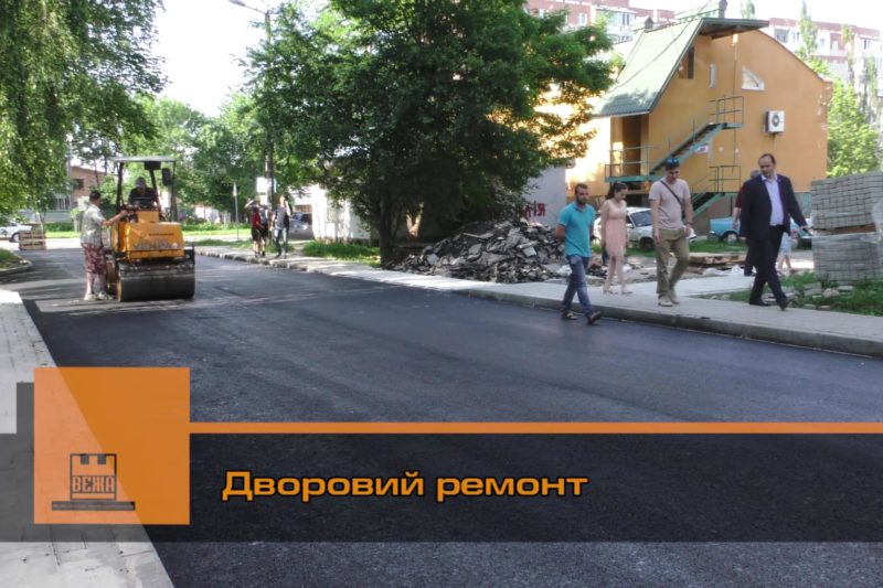 Комунальники облаштовують житлові квартали (ВІДЕО)