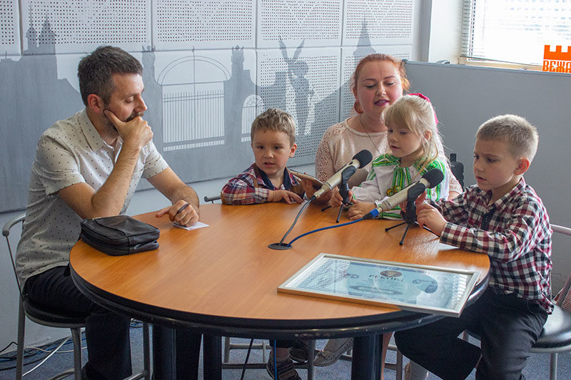 Віра, Марко, Мар’яна і Матвій Хом’яки та Олександр Овчар. Сімейні канікули (АУДІО)