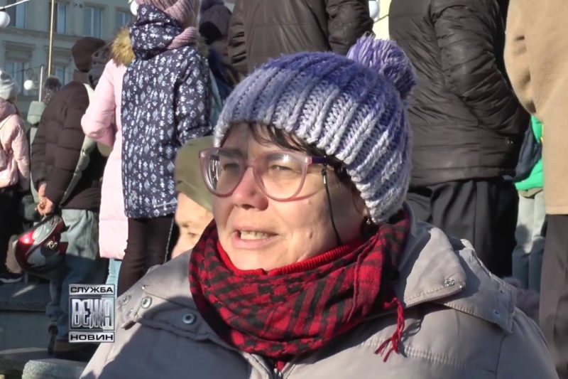 У середмісті Івано-Франківську відкрили ковзанку під "відкритим небом" (ВІДЕО)