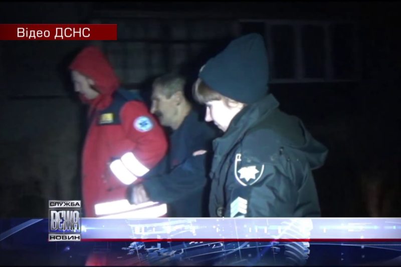 У Різдвяну ніч вано-франківські вогнеборці врятували на пожежі 6 людей, ще 4 - евакуювали (ВІДЕО)