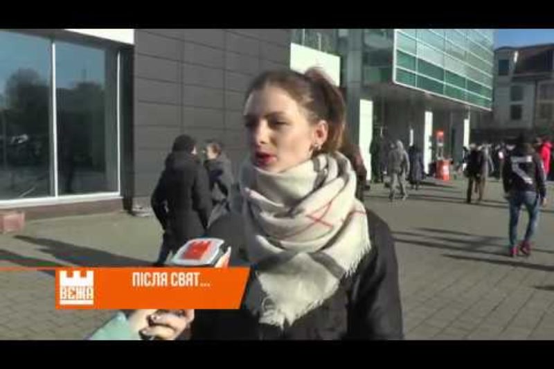 В Івано-Франківську розібрали головну новорічну ялинку (ВІДЕО)