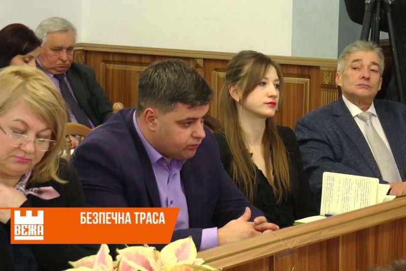 Задля безпеки руху на Прикарпатті облаштовують придорожню територію (ВІДЕО)