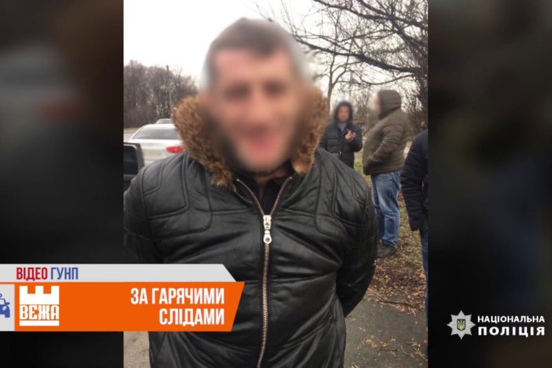 Правоохоронці затримали зловмисників, які обікрали автомобіль прикарпатця (ВІДЕО)